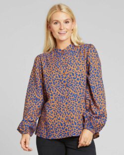 Bluse med leopardmønster i brunt og blått - 100 % tencel » Etiske & økologiske klær » Grønt Skift