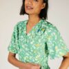 Lysegrønn lang kjole med blomster mønster - 100 % tencel » Etiske & økologiske klær » Grønt Skift