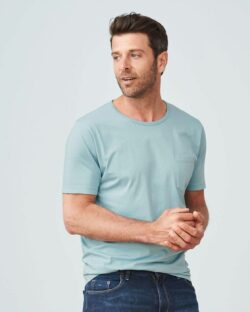 Lys indigo t-skjorte med brystlomme - 100% økologisk bomull » Etiske & økologiske klær » Grønt Skift